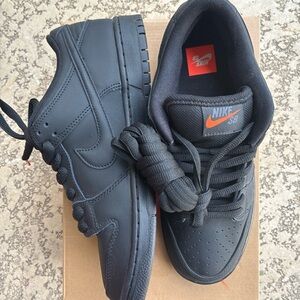 Brand New Nike SB Dunk Low ISO triple black. Men’s 9.5